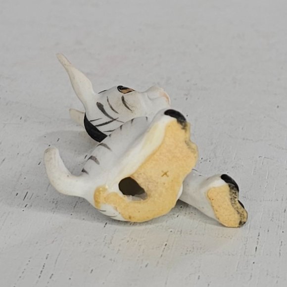 Freeman McFarlin George Good Zebra Sitting Miniature Figurine - Picture 5 of 11